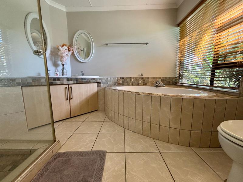 5 Bedroom Property for Sale in Denver Park Western Cape